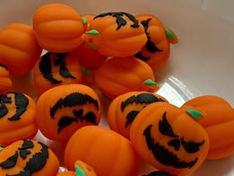 Focal silicone beads