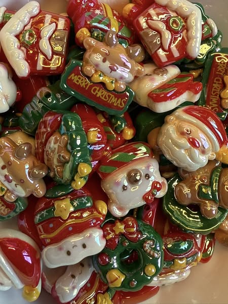 24mm Xmas beads  with glossy coating.