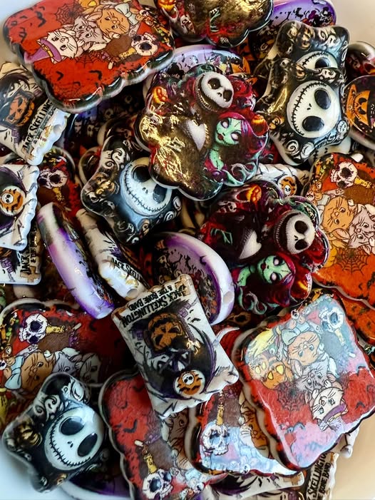30mm Halloween 3d double sided beads.