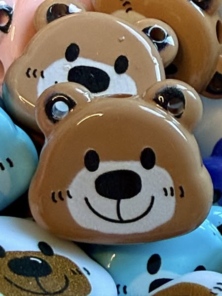 18mm happy bear face beads.