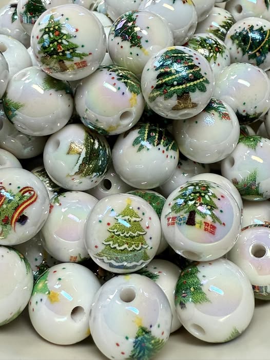 16mm Christmas tree with a uv coating beads