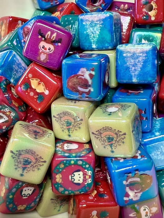 16mm Xmas with Labubu on purple cube beads