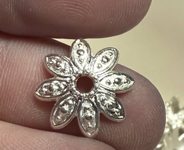 Metal 8 petal bead caps