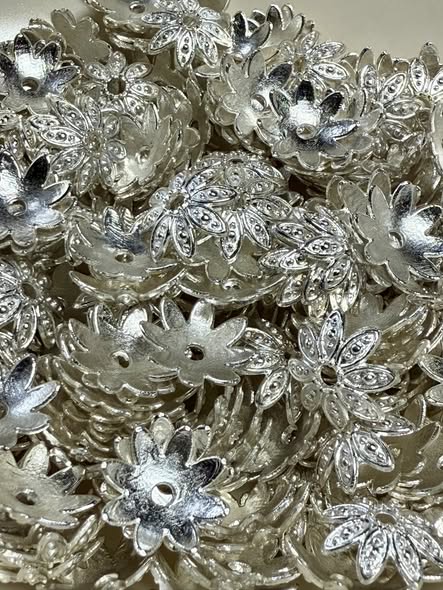 Metal 8 petal bead caps