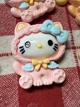 8cm flat back charms HK dressed as her friends.