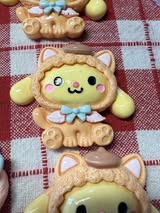 8cm flat back charms HK dressed as her friends.