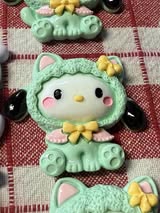 8cm flat back charms HK dressed as her friends.