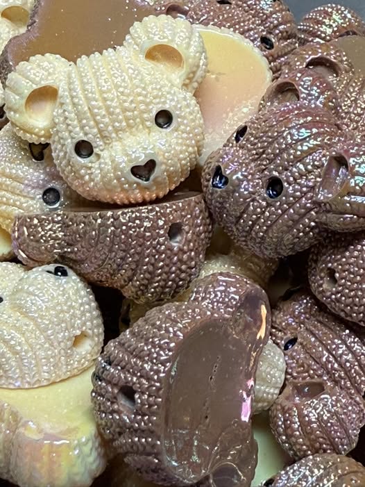 20mm knit style bears with little heart noses beads