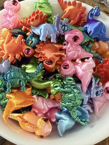 20+mm acrylic 3D dinosaurs bead