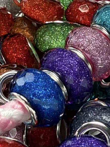 14mm glitter filled chunky spacer, fits pens.