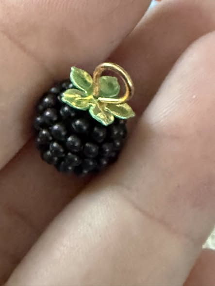 pendant 18mm berry bead with reflective leaves
