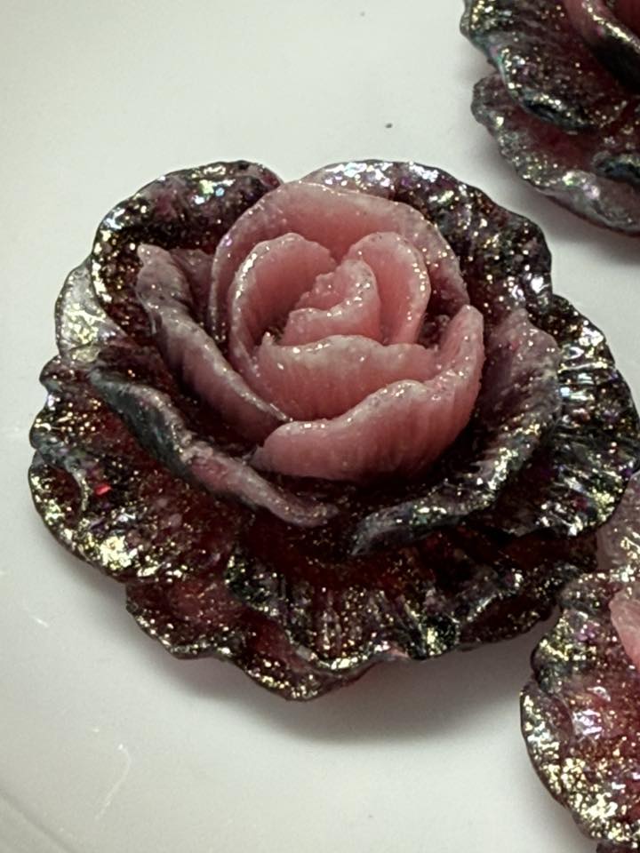 35mm burgundy/ pink with gold glitter flat back