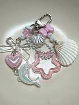Cute little charm with all the detailed goodies.