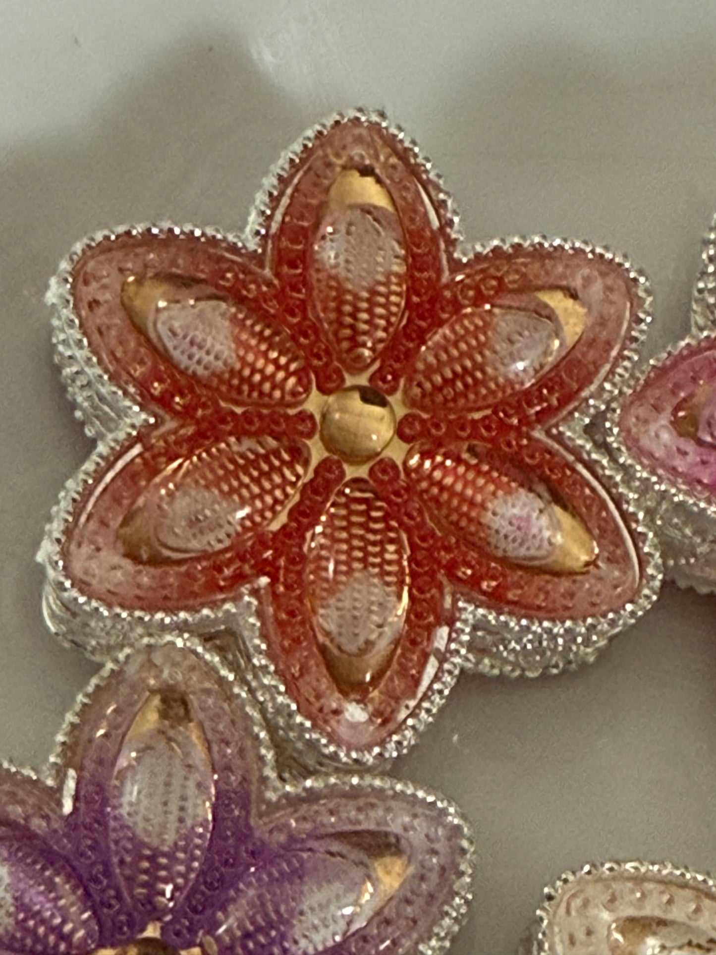 32mm stunning metal with lace design and beautiful variegated fish scale petals1