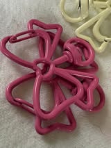 Bow shaped spring clip with swivel bottom