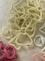 Bow shaped spring clip with swivel bottom