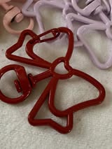 Bow shaped spring clip with swivel bottom
