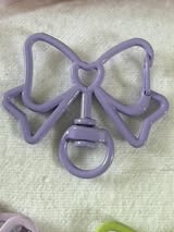 Bow shaped spring clip with swivel bottom