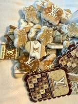 Mixed size LV bead and pendant mix