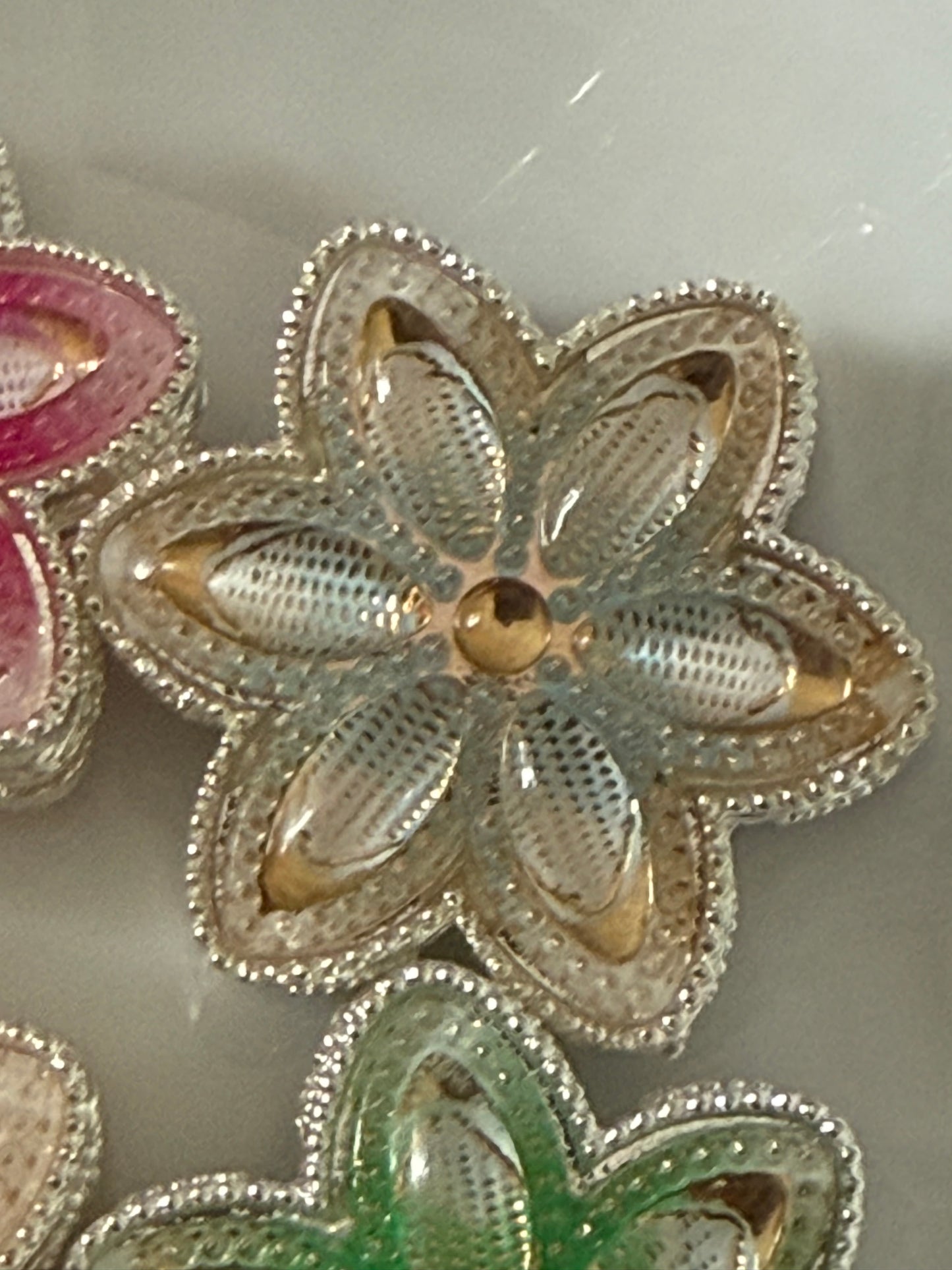32mm stunning metal with lace design and beautiful variegated fish scale petals1
