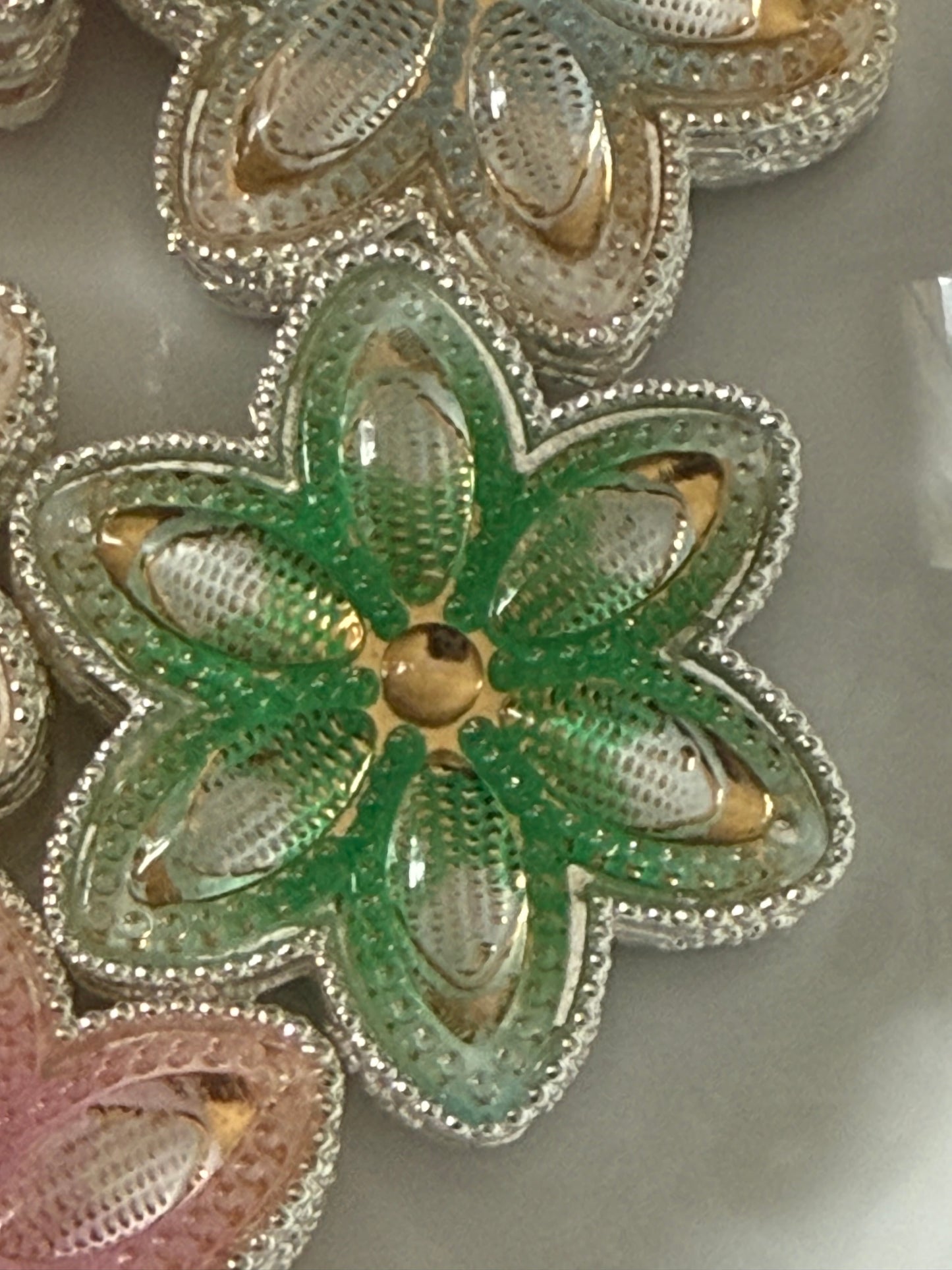 32mm stunning metal with lace design and beautiful variegated fish scale petals1