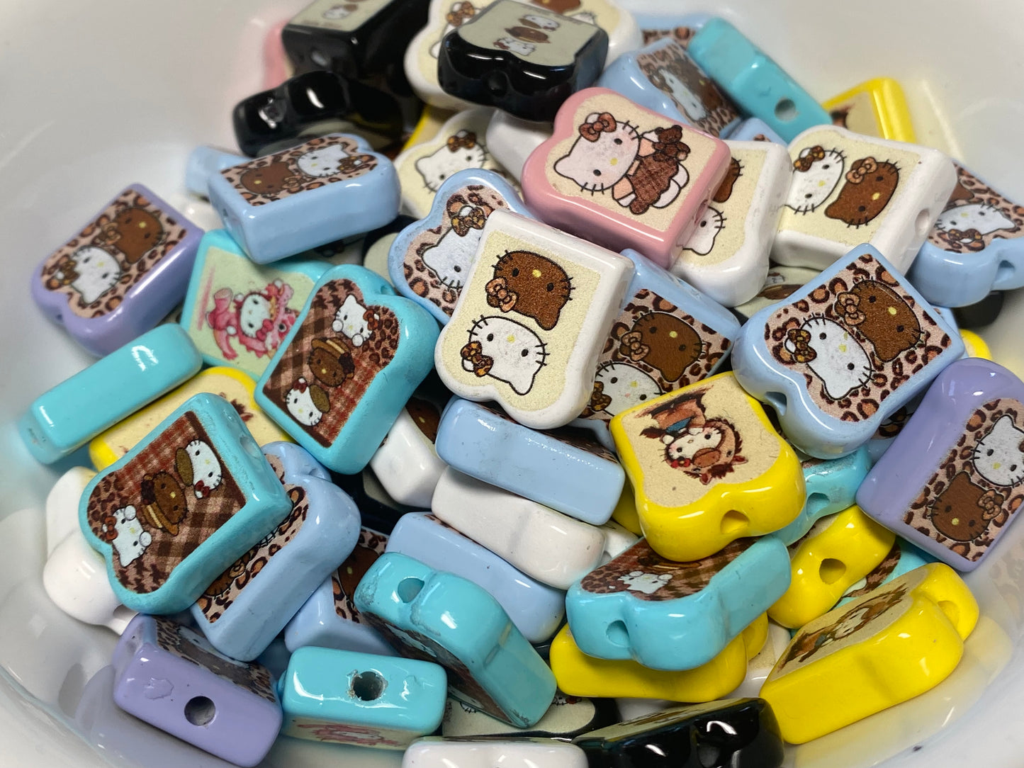 18mm double sided toaster strudel Hello Kitty bead