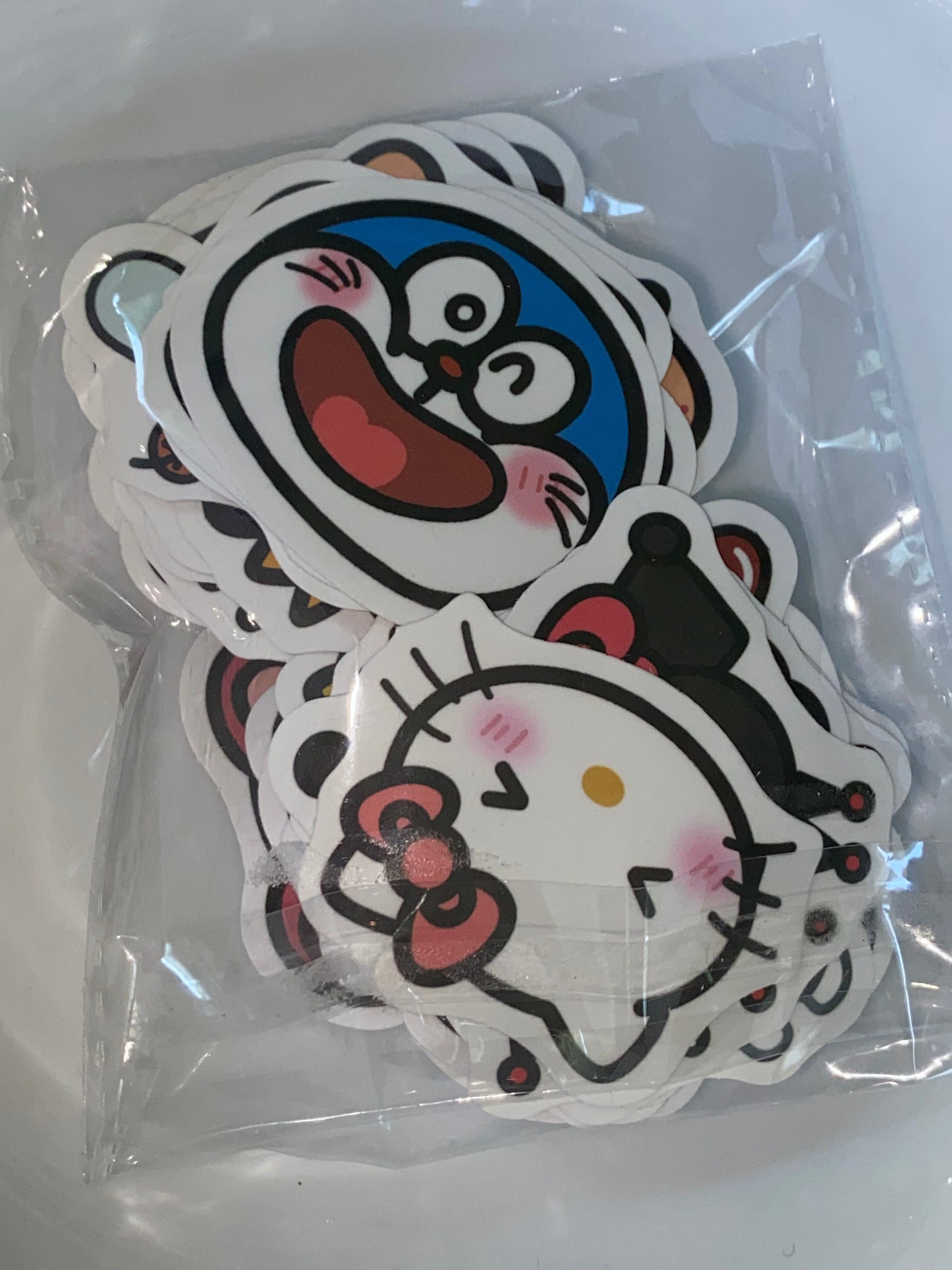 Pop-mart/Sanrio 4cm sticker packs
