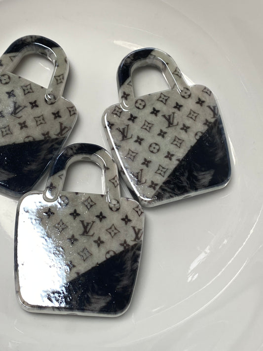 52mm LV purse leather bottom